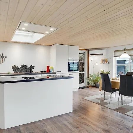 3 Bedroom Lovely In * Allingabro
