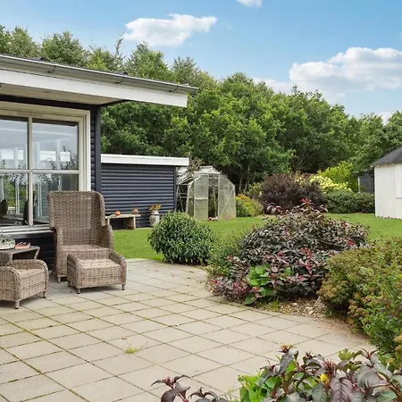 Holiday home 3 Bedroom Lovely In Allingabro