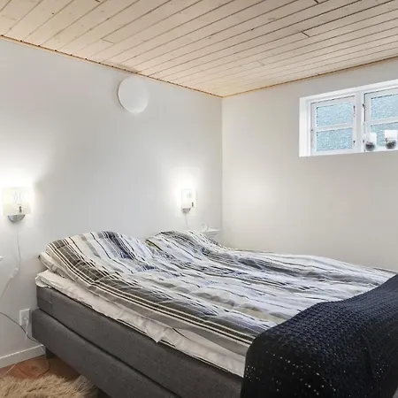 3 Bedroom Lovely In Holiday home Allingabro