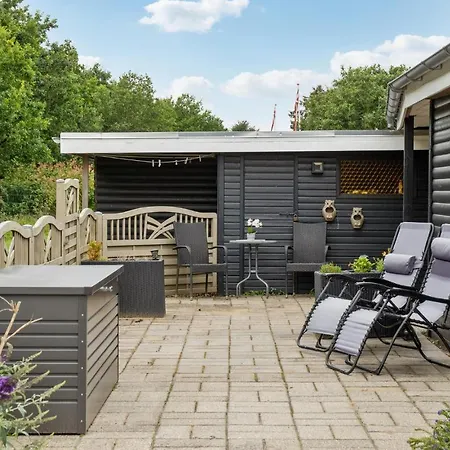 Holiday home 3 Bedroom Lovely In Allingabro